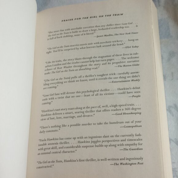 The Girl on The Train Paula Hawkins 2016 - Picture 2 of 13